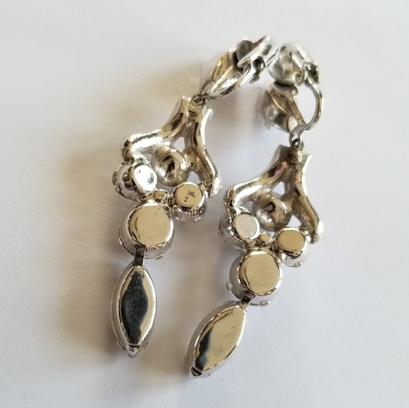 Vintage earrings sparkly clear rhinestones glam silver tone clip on bridal bride - Picture 6 of 9